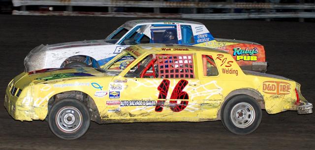 Wes Stanek battles Shannon Anderson en route to victory in 