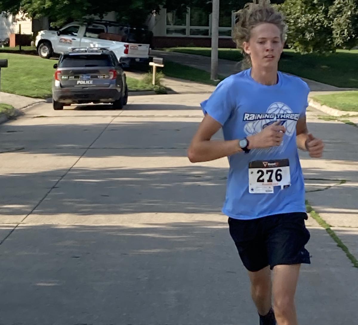 Bring the Noise 5K Vinton Kiwanis Overall winner Peyton Halverson, #1 men, Katelyn Mehihaus #1 women