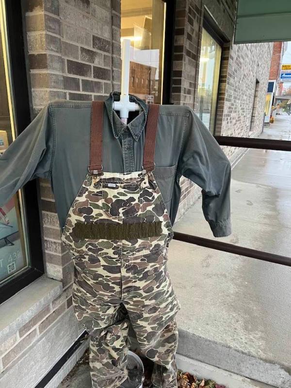 Michael & Dowd's Scarecrow lost his hat following a theft by an sticky fingered thief
