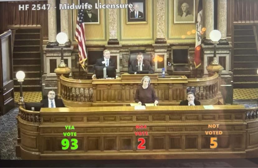 Midwifery Licensure Bill sails through the Iowa House with bipartisan support, but is now held hostage by Republican leadership