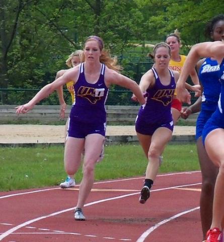 4 x 100 handoff: VS alum Shelby Beyer receives the baton from a teammate.