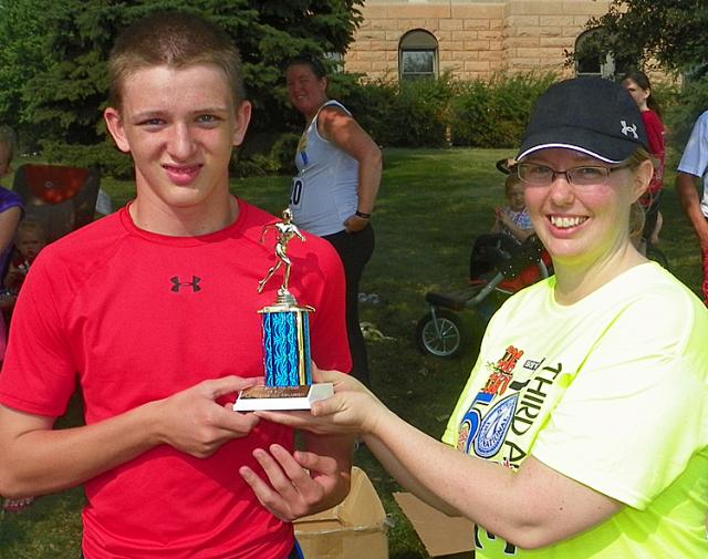 Elize Healzer presents the Overall Male trophy to Jordan Yessak.