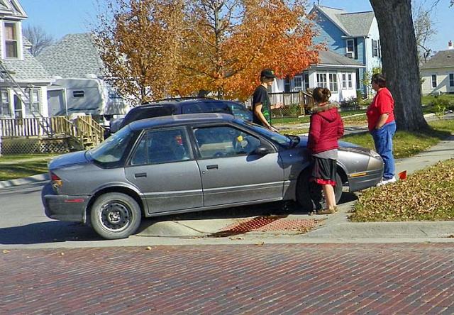 Vinton police investigated this minor accident on Second Avenue on Tuesday afternoon.