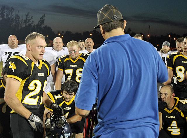 Jordan Otdoerfer receives the offensive player of the year award for the Viking alumni.