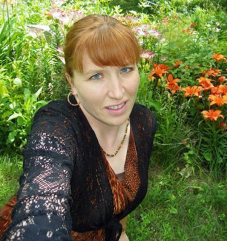Angie Klinzing creates a variety of art projects, and especially loves working with beads.