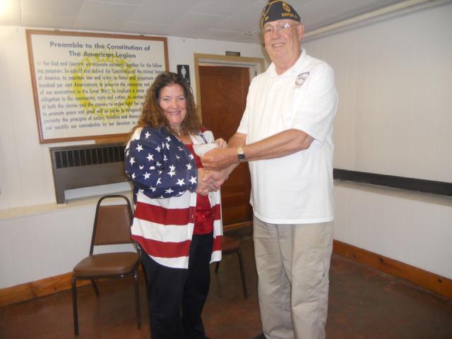 Benton County Auxilary makes donation to the Eastern Iowa Honor Flight program