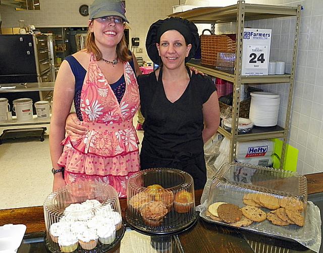 Beth Snell, right, runs Beth's Bakery with the help of her daughter, April Vaske.
