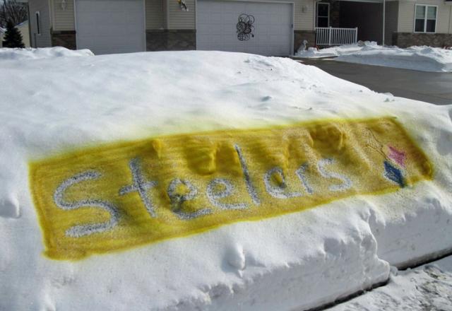 Steeler fan Dennis Bramow has replaced the green & gold painted by a prankster with Steeler colors.