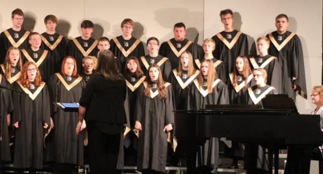 Vinton-Shellsburg High School Fall Choral Preview starts off the year on the all the right notes