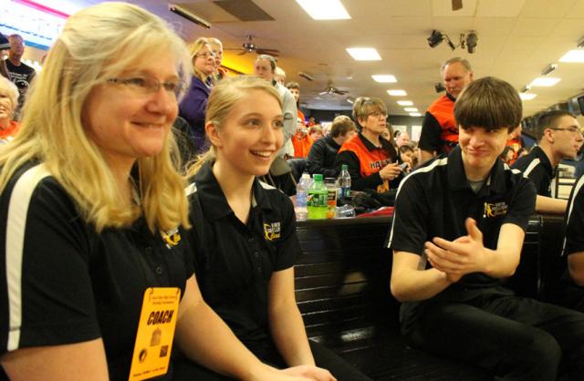 Daniel Janssen applauds as Taylor Berry (center) is announced as a medalist at State.
