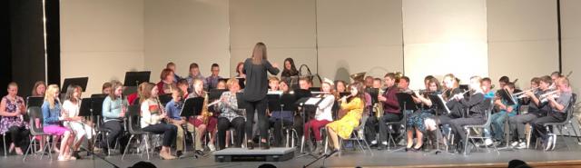 Vinton Shellsburg students present fall concert entertaining friends and family