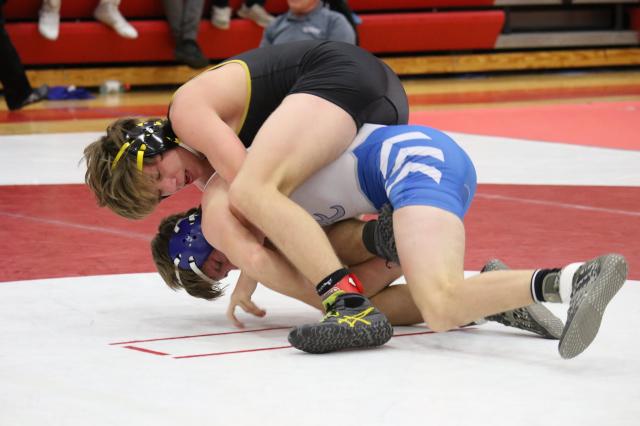 Viking senior Damon Swenson on as way to a championship. (Photo by Laurie Ortner)