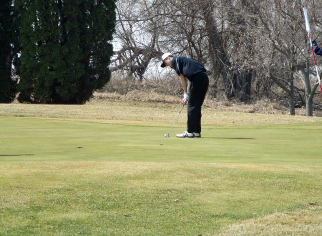 Daniel Janssen putts at the Bobcat Invitational, where he led the Vikings.