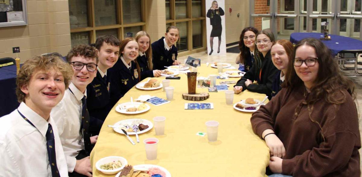 FFA members enjoying dinner together before the Degree Ceremony. 