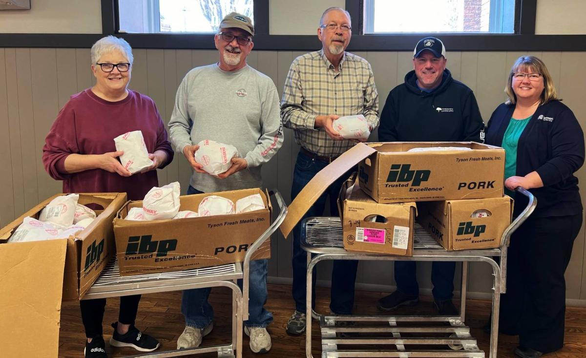 Pantry Volunteers: Sara Patterson, Larry Kettler & Roger Beau with Benton County Pork Producers Ryan McClintock & Nichole McKenna