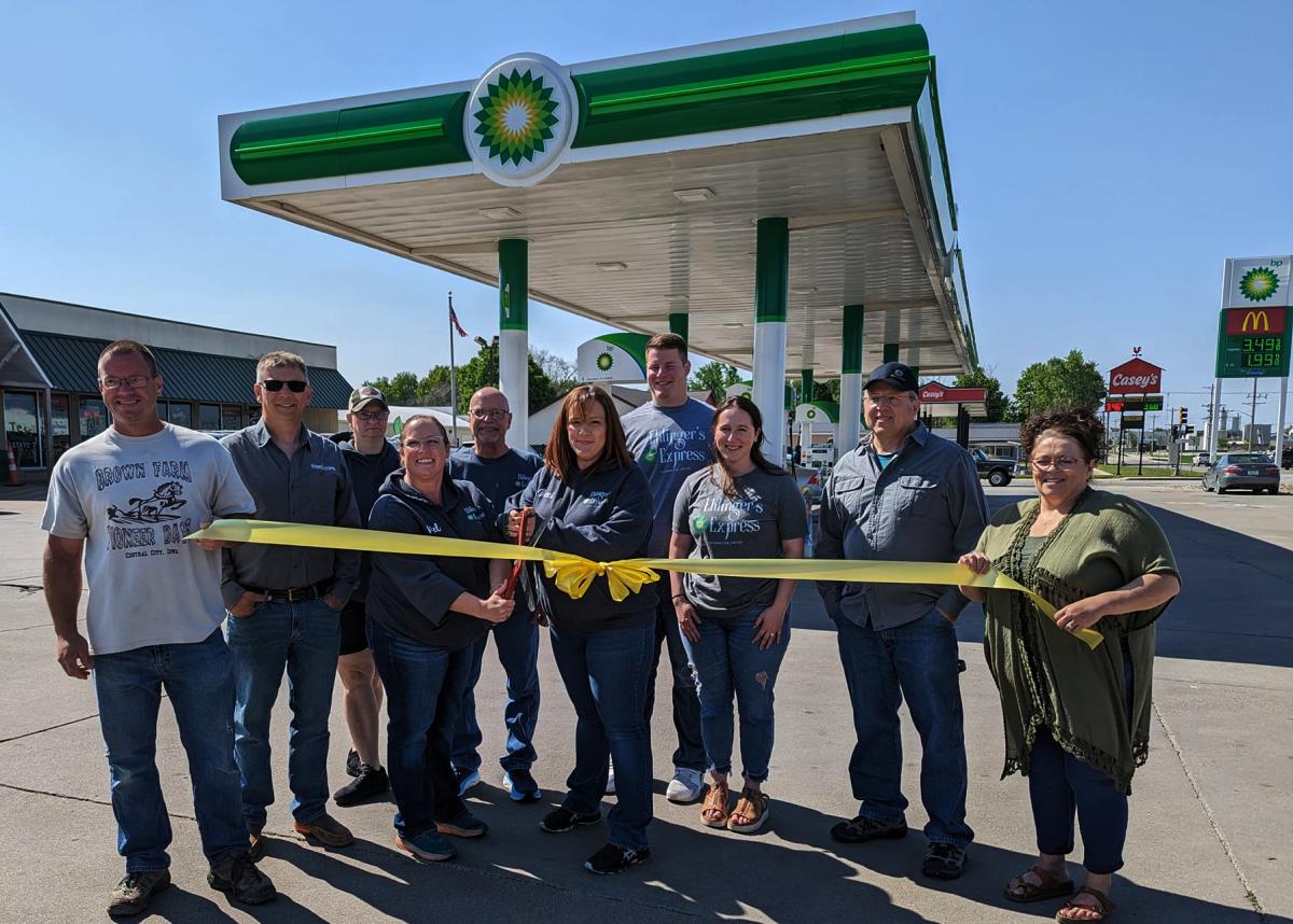 Vinton Unlimited held a ribbon cutting at Ehlinger's Express to celebrate the new BP brand