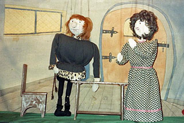 Elsenpeter Marionette puppets will appear in Vinton Monday, June 6,at the Skate Center.