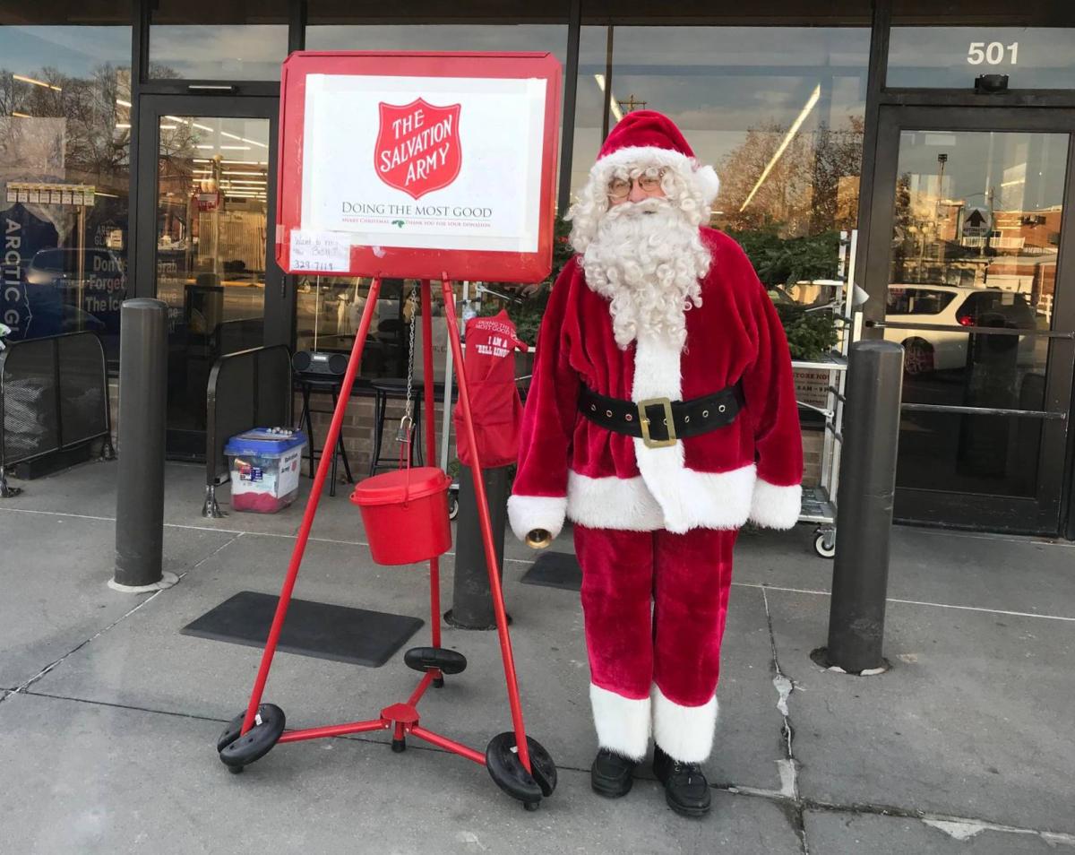 Santa Claus made a stop at the Vinton Fareway to lend a hand by ringing the bell for the Salvation Army