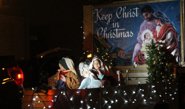 Patriotic Christmas Parade brings Santa to Vinton