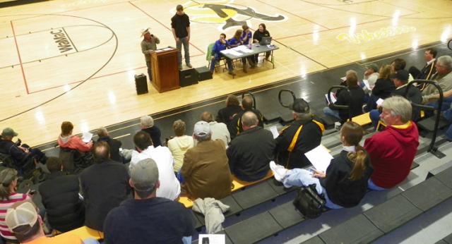 The annual VS Labor Auction raised more than $9,000 Thursday evening.