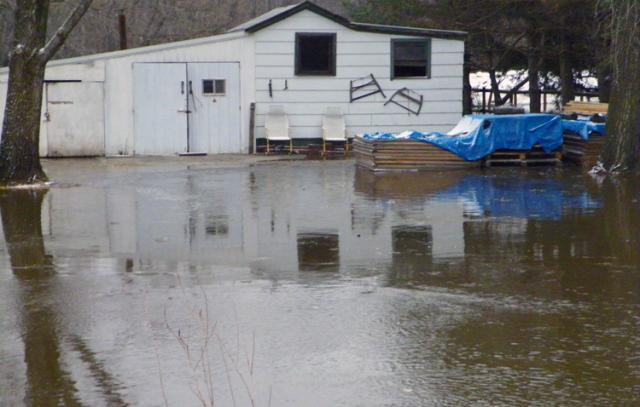 An ice jam caused some minor flooding in Vinton Monday evening.