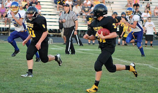 Lineman David Bray looks for someone to block to make room for Will Edwards to run downfield.