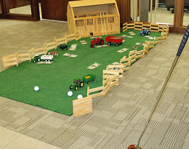 Go for the green: FSB customers can win cash while playing mini-golf this week.
