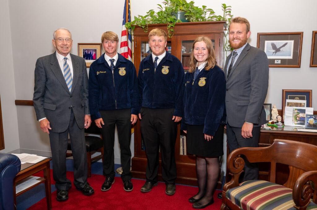 LaPorte-Dysart FFA members visited with Senator Grassley at the U.S. Capitol on Thursday, July 14, 2022 in Washington, D.C. (U.S. Senate photo by David Rogowski)