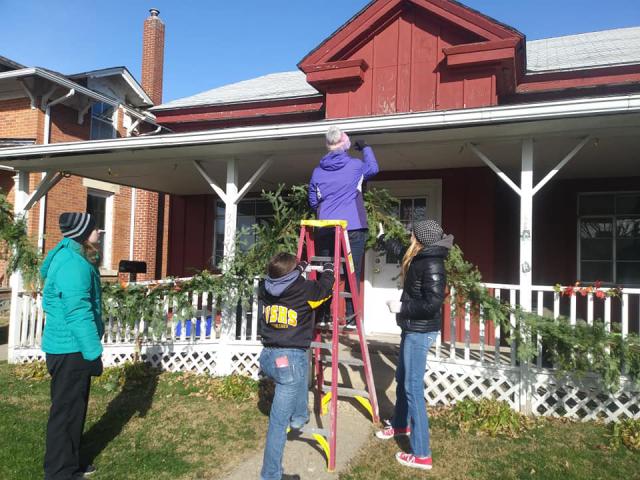 Area students begin preparing Vinton for the Christmas Season