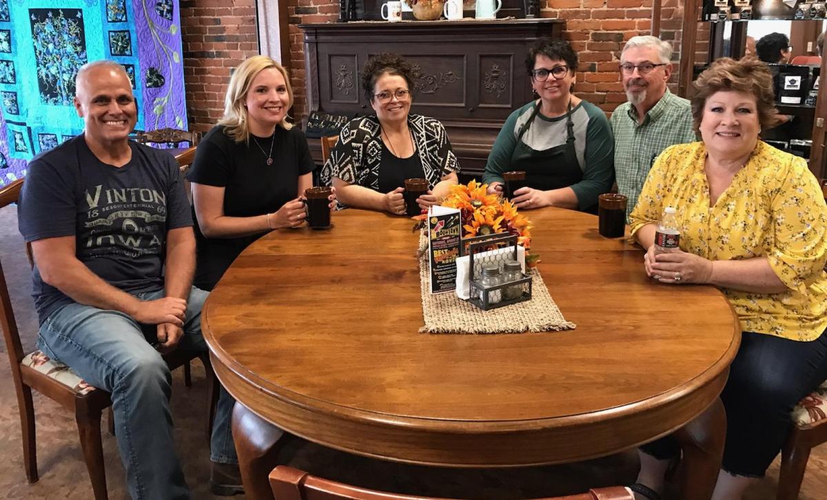 Mayor Bud Maynard, Congresswoman Ashley Hinson, Melody Snow of Vinton Unlimited, Sue and Larry Hart of Brickside Brew-N-Chew, Colleen Karrick of the Niche
