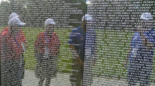 Iowa WWII vets visit Vietnam Memorial in 2010; local events will honor Vietnam vets Wednesday.