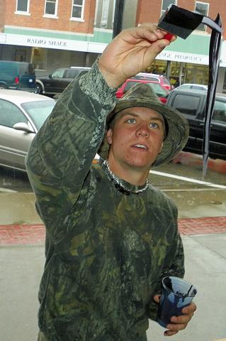 Nolan Edwards paints a message for his teammates on the Rabe Home Comfort window.