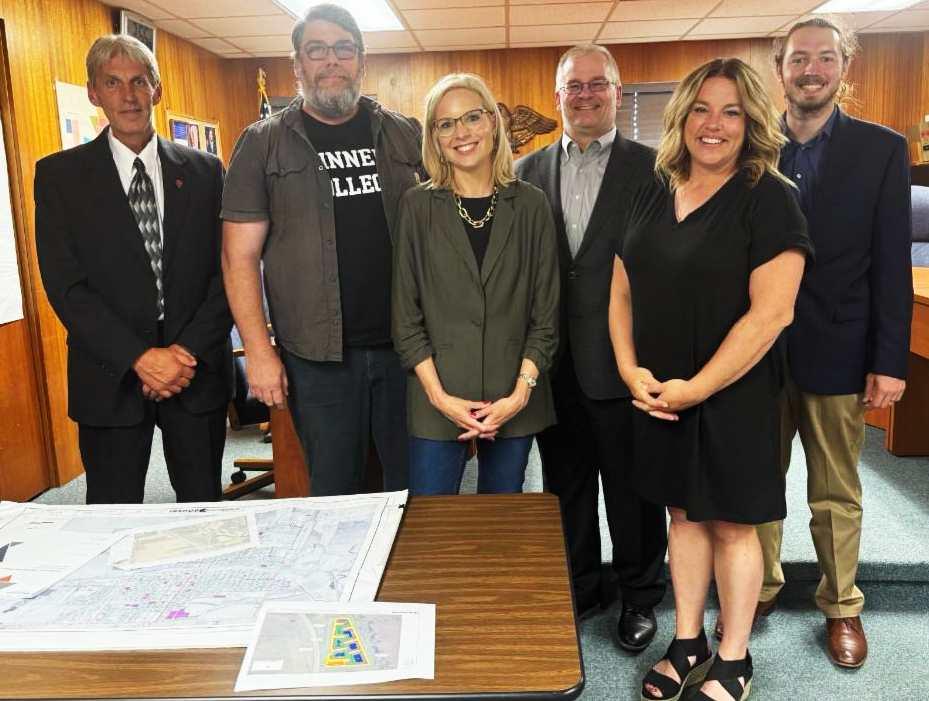Congresswoman Ashley Hinson with Belle Plaine community leaders 