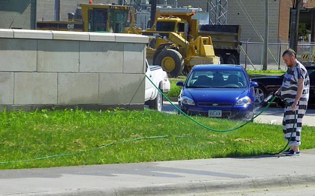 Prison inmates are now staying, and working in the new Benton County Jail.