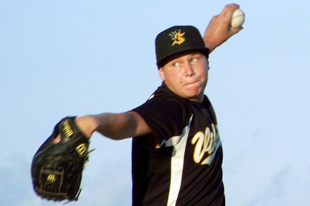 Kody Seaton pitched a complete game in Vikings' 3-2 win in nightcap in Independence.