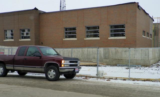 Windows have been installed at the LEC job site. Enclosing the LEC allows inside work to continue.