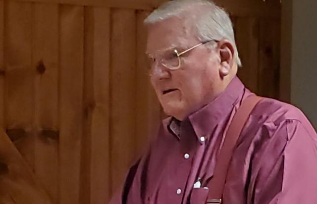 Leon Welchel shares stories and experiences of his time as a pilot with the Vinton Lions Club