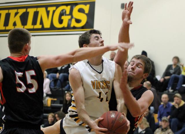 Nolan Sagan led Vikings with 13, but they lost to Williamsburg Friday in Vinton.
