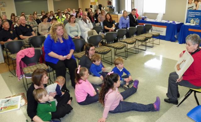 Sue Gates reads 'If You Give a Mouse a Cookie' during the ROAR event Tuesday at VGH.