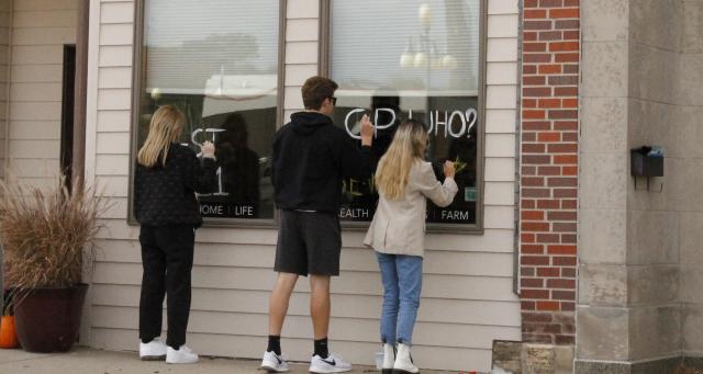 Seniors Paint the town Preparing to face off with CP-Who in Homecoming Game