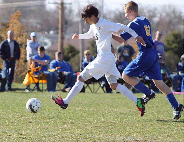 Jonah Blix moves the ball downfield.