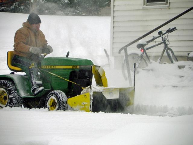 Snow removal began Thursday as the first big winter storm of the season covered Vinton with 4-5.