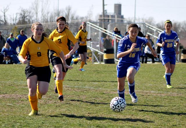 Ashley McKenna pursues the ball.