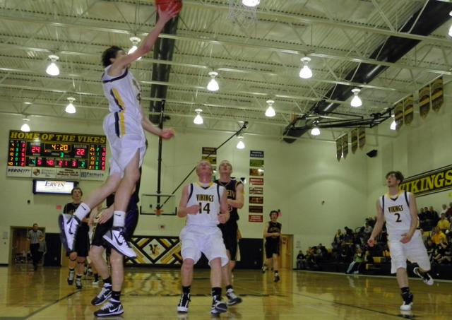 Grant Sagan had a career-high 16 to help the Vikings defeat Oelwein.