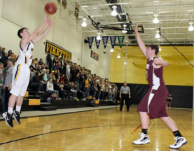 Max Griffith makes another 3 for the Vikings.