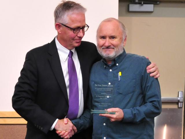 Iowa Chief Justice Mark Cady presents the first IJA Van Zimmer Award to Van Zimmer of Vinton.